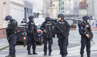 Австрийската полиция нахлу на десетки адреси