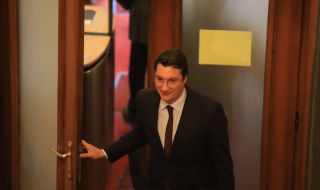 С конституционно мнозинство: Депутатите одобриха механизма за разследване на главния прокурор