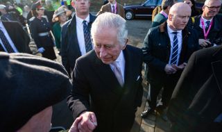 Чарлз Трети посети украински военни, които се обучават във Великобритания 