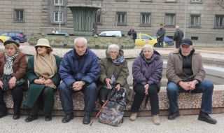 Новина от НОИ: Плащат пенсиите през май от 9 до 20 число, ваксинационните добавки от 3 май