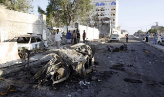 Терористичен атентат уби най-малко 10 души в Сомалия