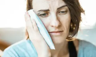 Why do you wake up with jaw pain? 