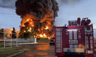 Украинското военно разузнаване: При днешния пожар в Севастопол са унищожени 10 цистерни с петрол