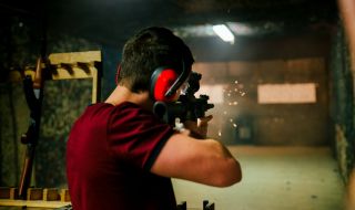 Германски десни екстремисти се учат да стрелят в България