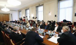 Комисия в НС одобри промени за здравното осигуряване на бежанците