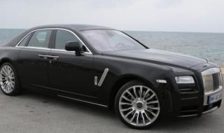 Общински съветник от БСП подкара поръчков Rolls-Royce за 700 000 лева