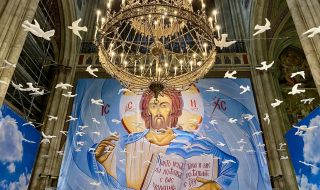 Български художник преобрази изумително втората най-голяма катедрала във Виена (СНИМКИ)