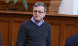 Биков: Петков е в неспособност да провежда дейности сам