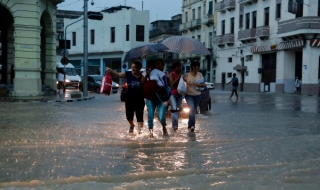 Хавана под вода след проливни дъждове