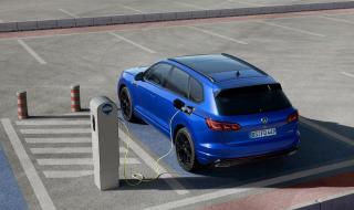 Най-мощният Touareg ще се зарежда от контакта