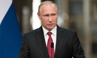 Продават на търг визитка на Путин за 6200 евро