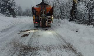 439 снегорина почистват републиканските пътища