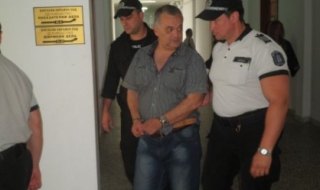 Убиецът на банкерката пише книга