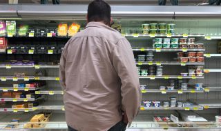 Кризата удари производителите на храни, отнасят го потребителите