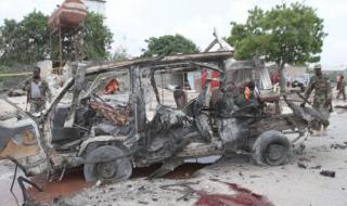 Най-малко 12 души жертви в Сомалия, след като ислямски терористи нападнаха популярен хотел