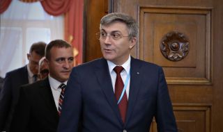 Пак среща в НС: Този път ПП-ДБ, ГЕРБ-СДС и ДПС обсъждат промените в Конституцията 