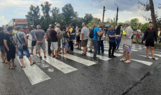 Протестиращите в Крушаре: Борисов да се качи на джипа и да дойде да си поговорим