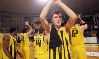 Везенков стана MVP при успех на Арис