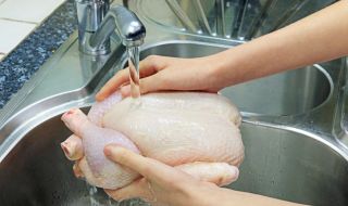 Не мийте пилешкото под течаща вода