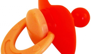 Крият цигари сред биберони