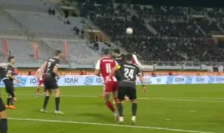 Олимпиакос триумфира със Суперкупата на Гърция след драматични продължения срещу ОФИ Крит