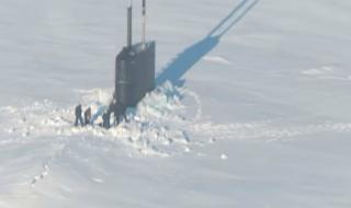 US подводници замръзнаха, Русия се подиграва (ВИДЕО)
