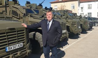 Бивш военен министър се хвали с модернизацията на армията ни СНИМКИ