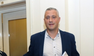 Лукарски: Няма да имаме завод за цели автомобили