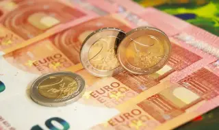Минималната заплата за 2026 г. ще бъде 50% от средната