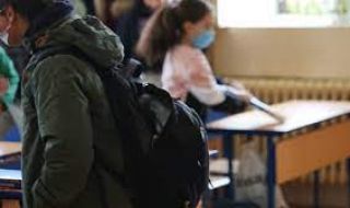 Родители излизат на протест, искат присъствена учебна година