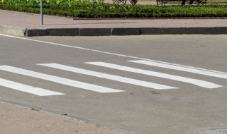 Пиян шофьор блъсна дете на пешеходна пътека