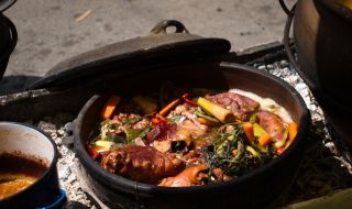 Рецепта на деня: Свински джолан с медено-бирен сос в гювеч