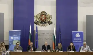 Подобряването на финансовата грамотност ще помогне и в борбата с дезинформацията за еврозоната (Обзор)