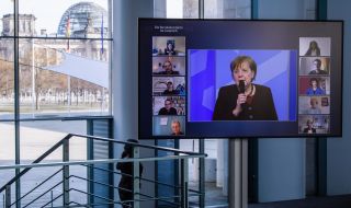 Партията на Меркел се готви за загуба