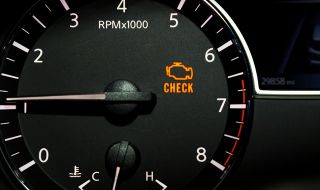 Повечето шофьори игнорират индикатора Check Engine