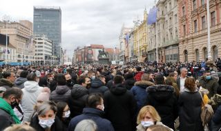 Хиляди протестират в Загреб срещу мерките, наложени заради COVID-19