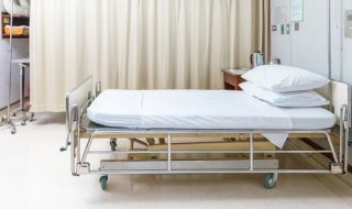 Общинската болница в Раднево спря приема на пациенти