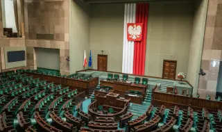 След антисемитски инцидент висши полски лидери празнуват Ханука в парламента