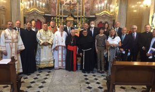 Посланици от ЕС присъстваха на богослужение в българската православна църква в Рим (СНИМКИ)