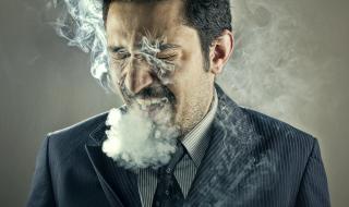 Плашещо ВИДЕО показа как изглеждат белите дробове след 30 години пушене