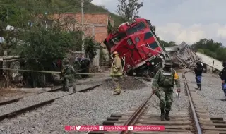 13 загинали и 98 ранени след дерайлиране на влак в Мексико ВИДЕО