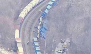 Пет вагона на товарен влак дерайлираха в Масачузетс