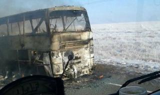 Ад! 52 загинаха при запалване на автобус