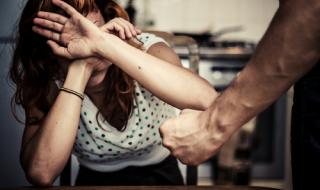 Мъж наруши заповед за защита от домашно насилие и преби жена
