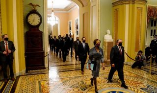 Тръмп с петима адвокати по-малко преди импийчмънта