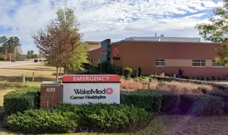 Полицай бе убит при стрелба в болница в Северна Каролина