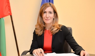 Николина Ангелкова се срещна с еврокомисаря по регионална политика Корина Крецу