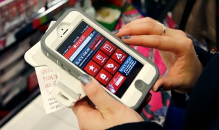 Грешно изпратен SMS събра непознати на трапезата