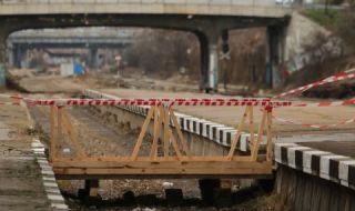 Пътнически влак е блокиран до Нова Загора