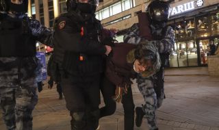 "Задушаваме се в Русия": младите руснаци, които бягат в Истанбул